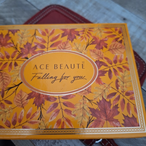 Ace beaute eyeshadow palette - Picture 2 of 2